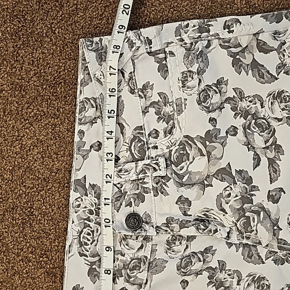 Maurices Flowered Jeans - Picture 6 of 11